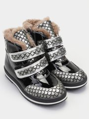 Winter lacquered leather boots on fur