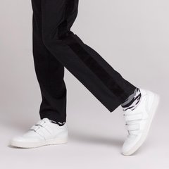 White leather sneakers with velcro