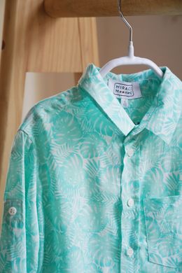 Green cotton shirt with a print with leaves for a boy