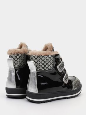 Winter lacquered leather boots on fur